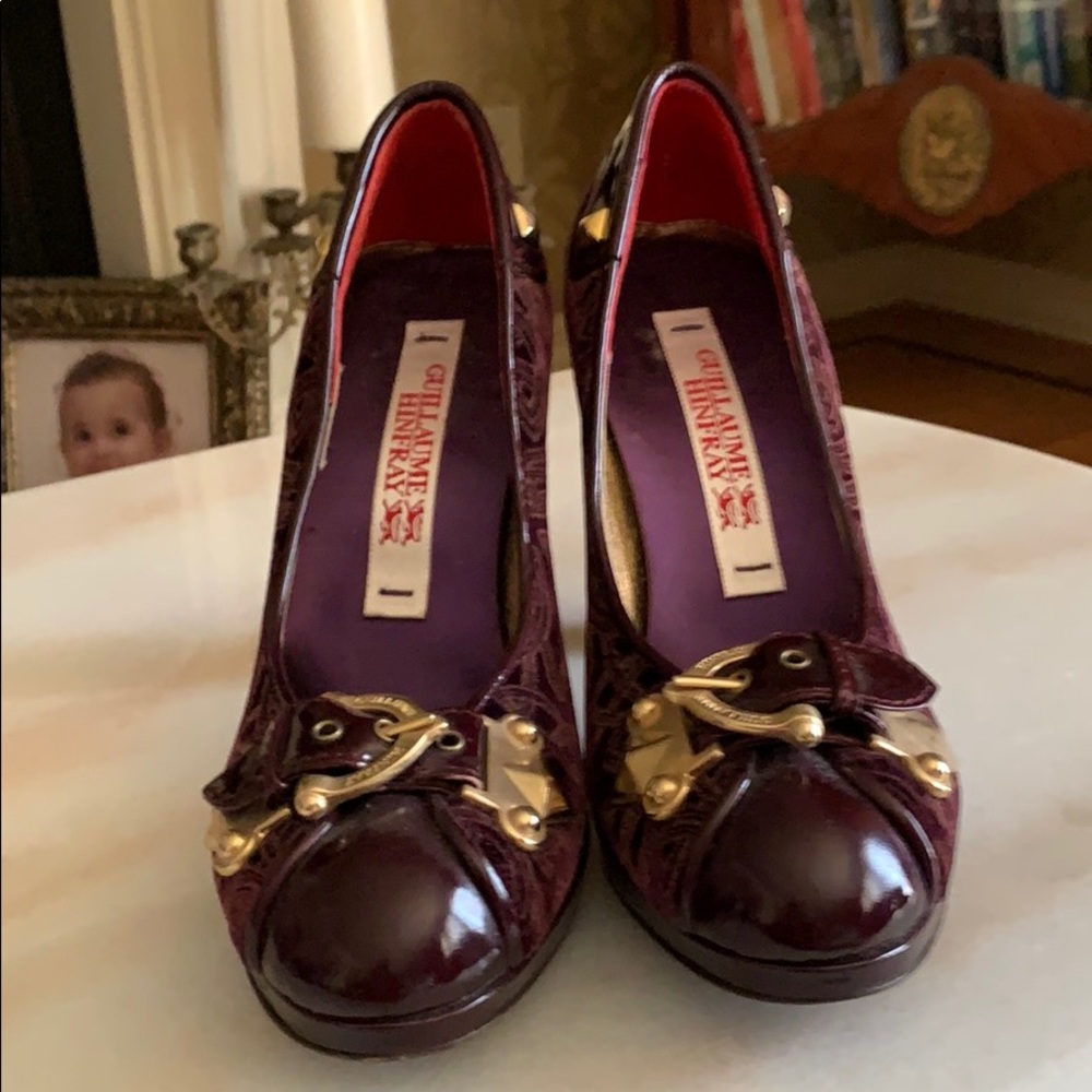 👠 - Picture 3 of 3
